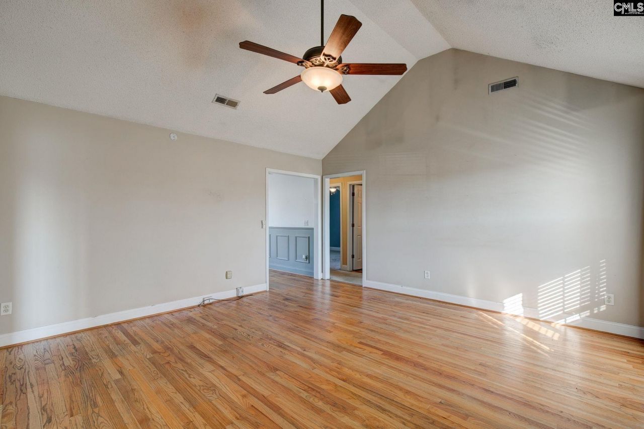 19 Amberhill Court  Photo 6