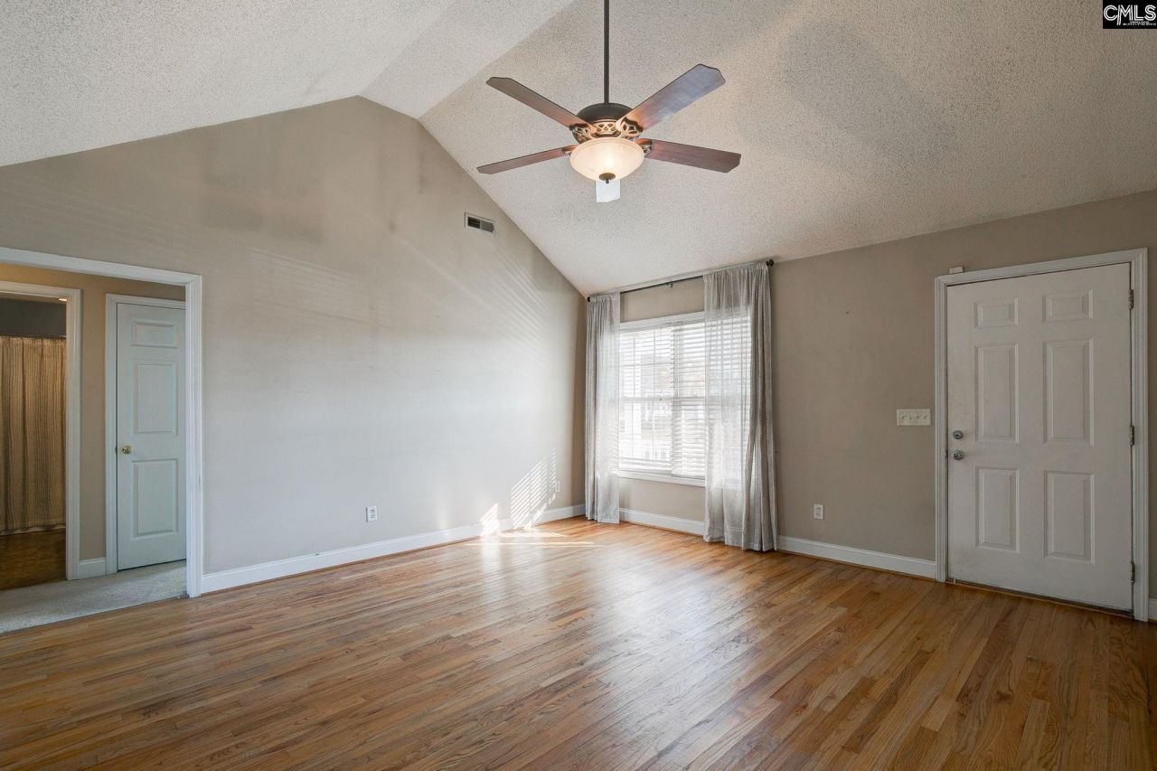 19 Amberhill Court  Photo 7