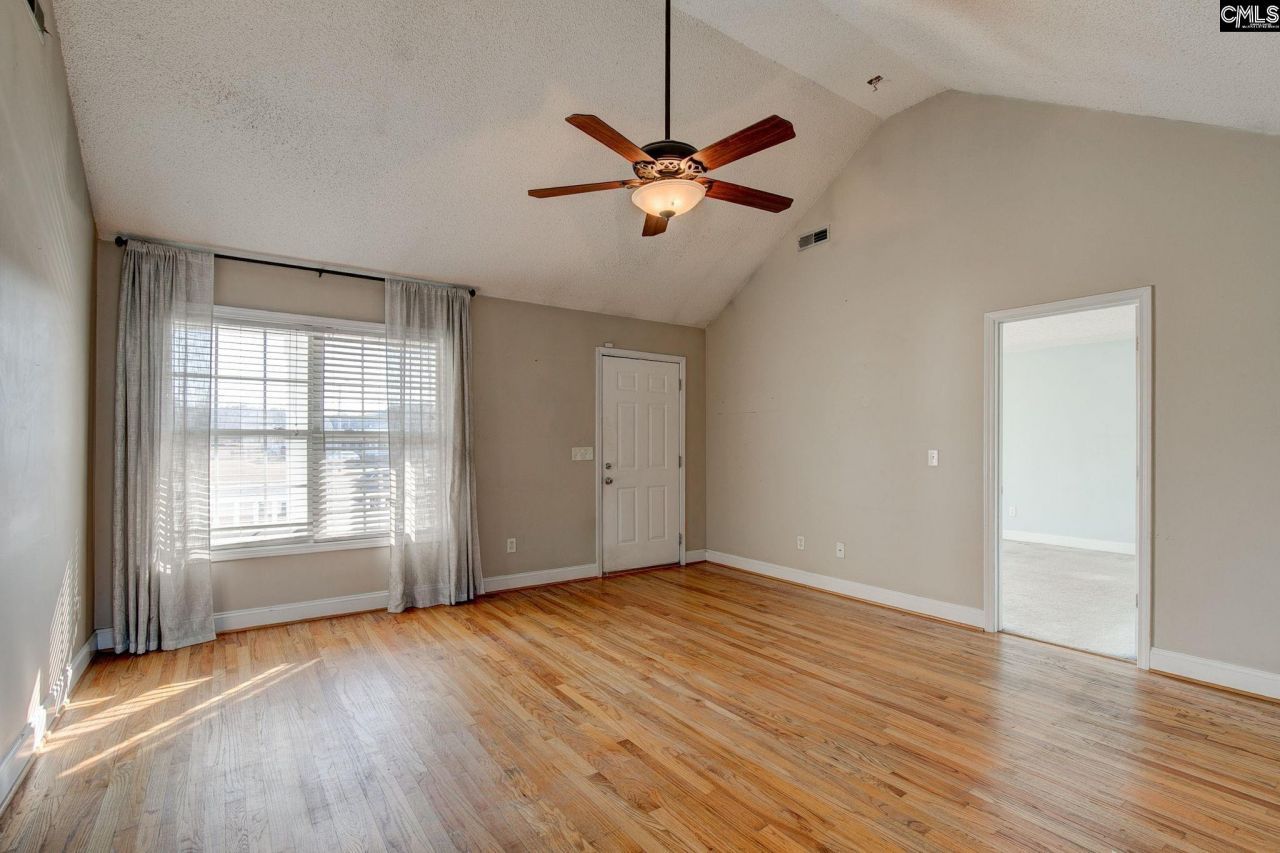 19 Amberhill Court  Photo 8