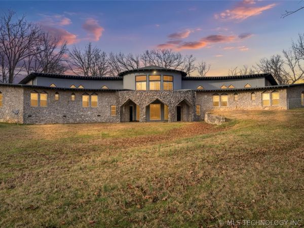 140 W Taylor Drive, Sallisaw, OK 74955