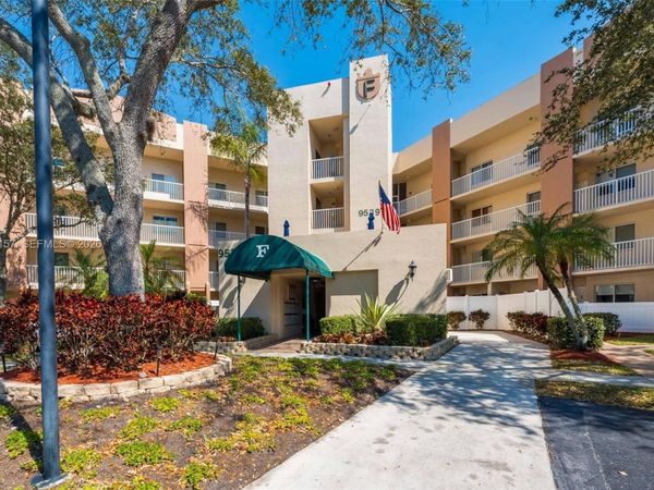 9539 Weldon Cir , Unit F214, Tamarac, FL 33321