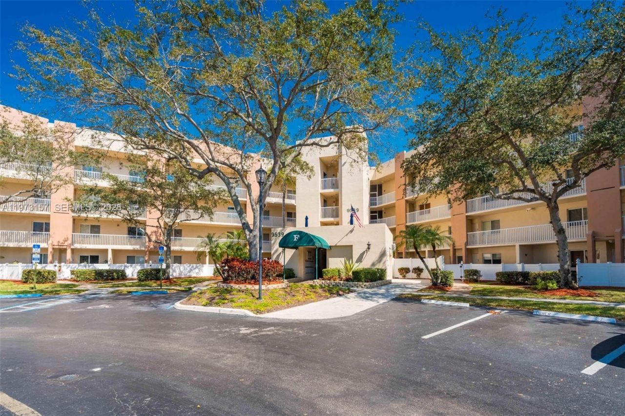 9539 Weldon Cir , Unit F214, Tamarac, FL 33321 Photo