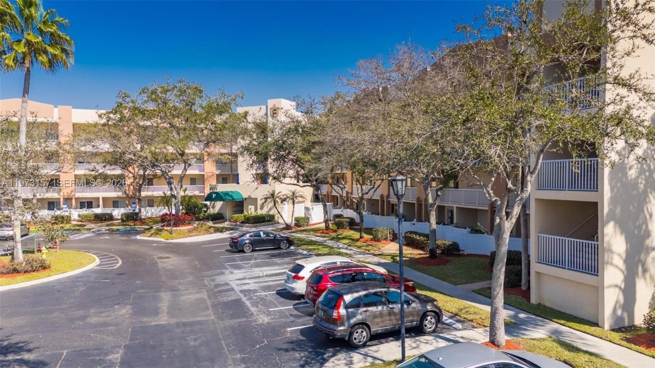 9539 Weldon Cir , Unit F214, Tamarac, FL 33321 Photo