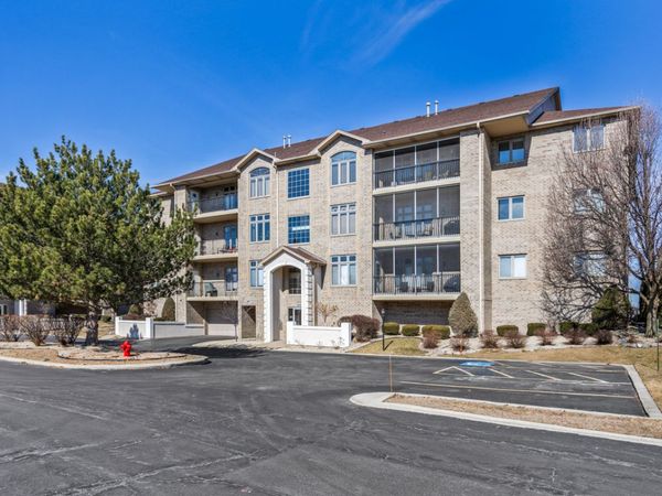 18630 Pine Lake Drive, Unit 2C, Tinley Park, IL 60477