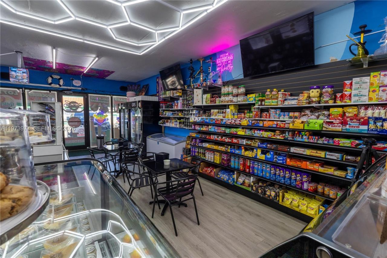 700 SW 17th Ave , Miami, FL 33135 Photo