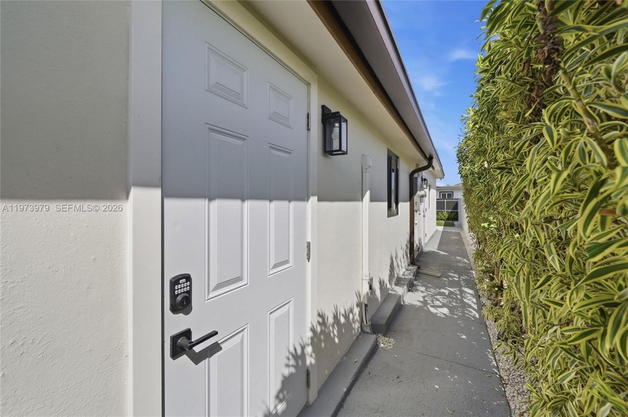 9007 SW 38th St, Miami, FL 33165 Photo