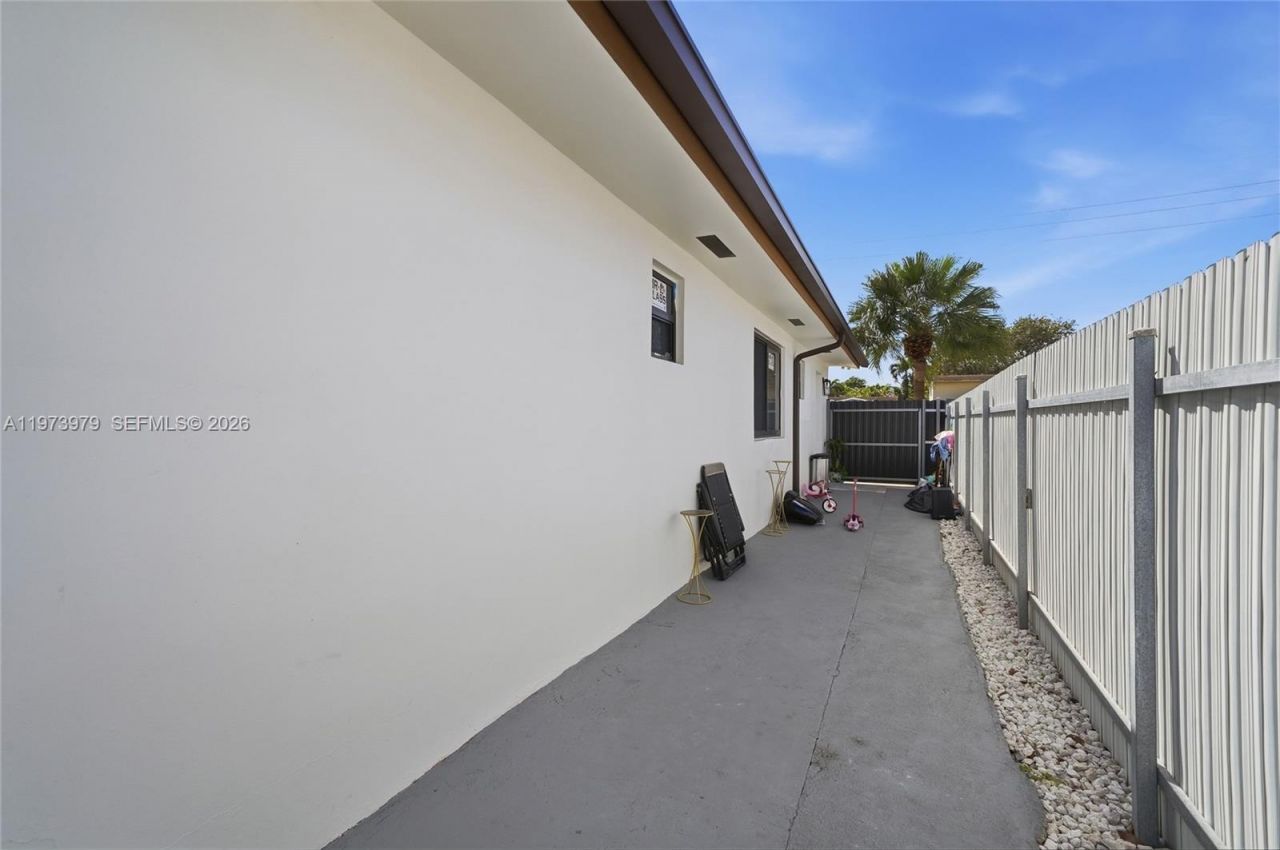 9007 SW 38th St, Miami, FL 33165 Photo