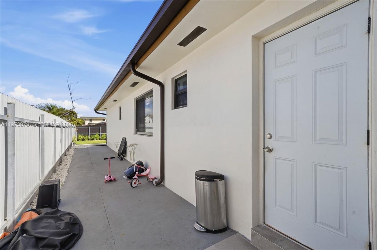 9007 SW 38th St, Miami, FL 33165 Photo