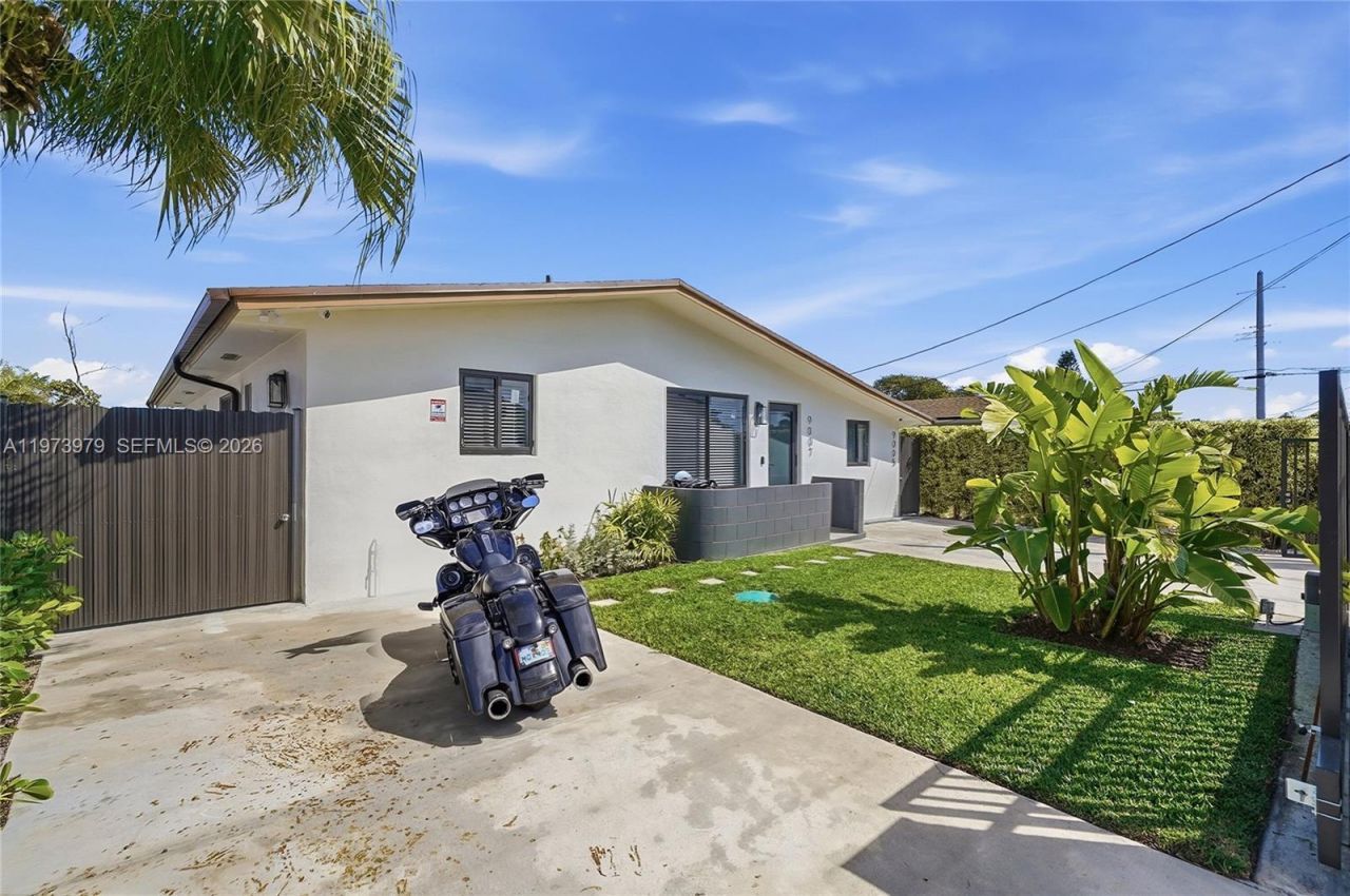 9007 SW 38th St, Miami, FL 33165 Photo