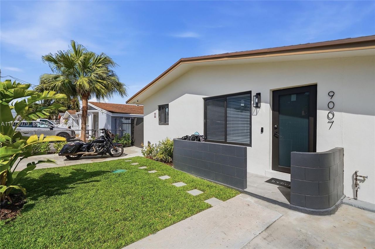 9007 SW 38th St, Miami, FL 33165 Photo