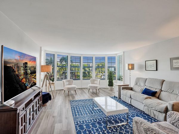 3051 NE 48th St, Unit 205, Fort Lauderdale, FL 33308