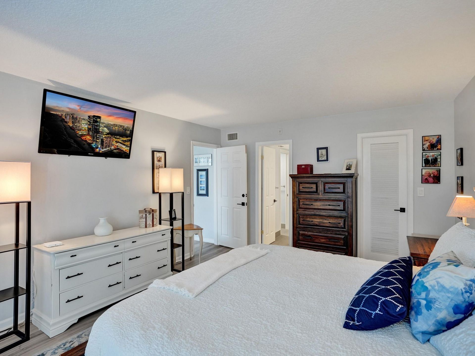 3051 NE 48th Street, Unit 205, Fort Lauderdale, FL 33308 Photo