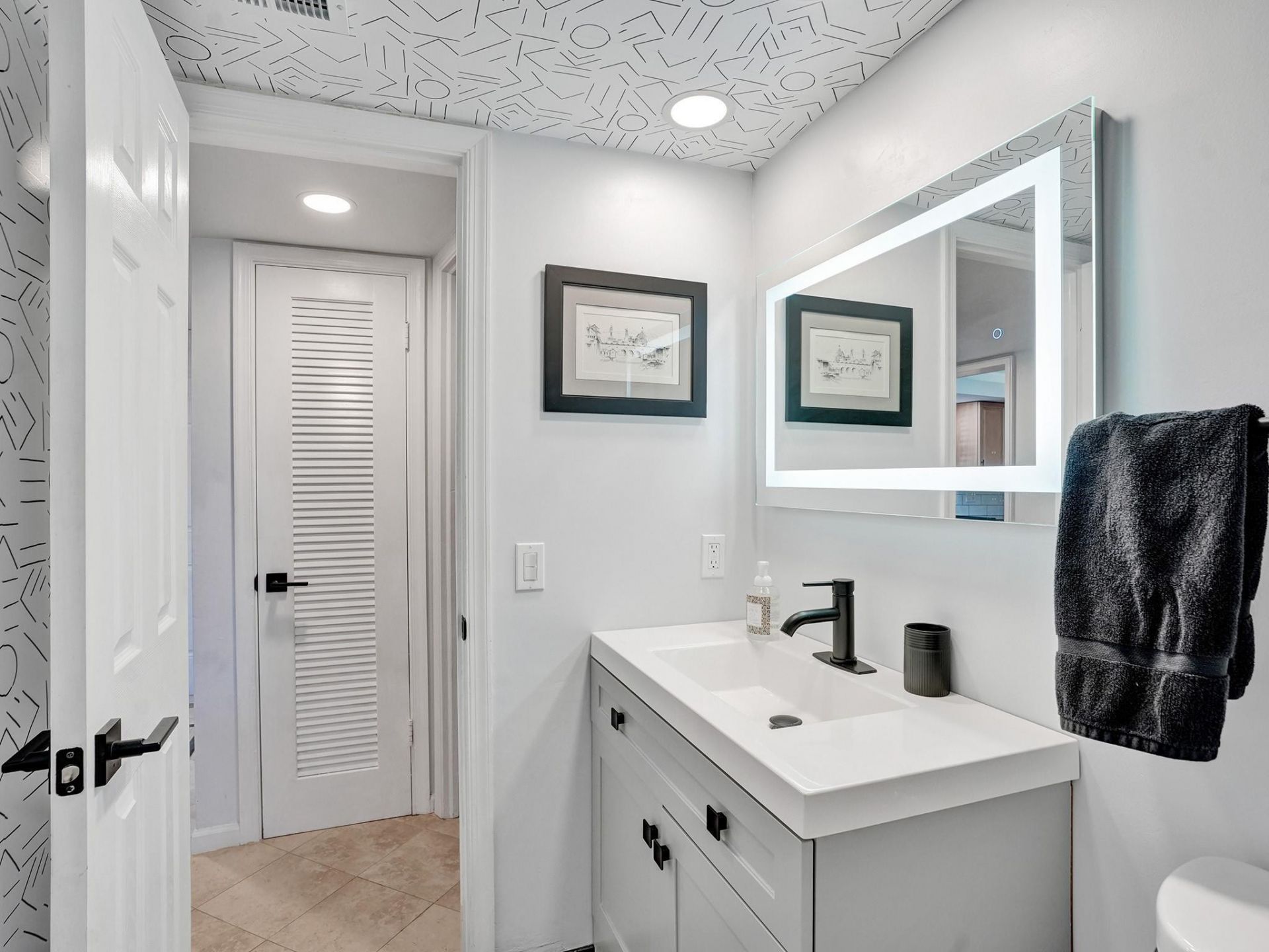 3051 NE 48th Street, Unit 205, Fort Lauderdale, FL 33308 Photo