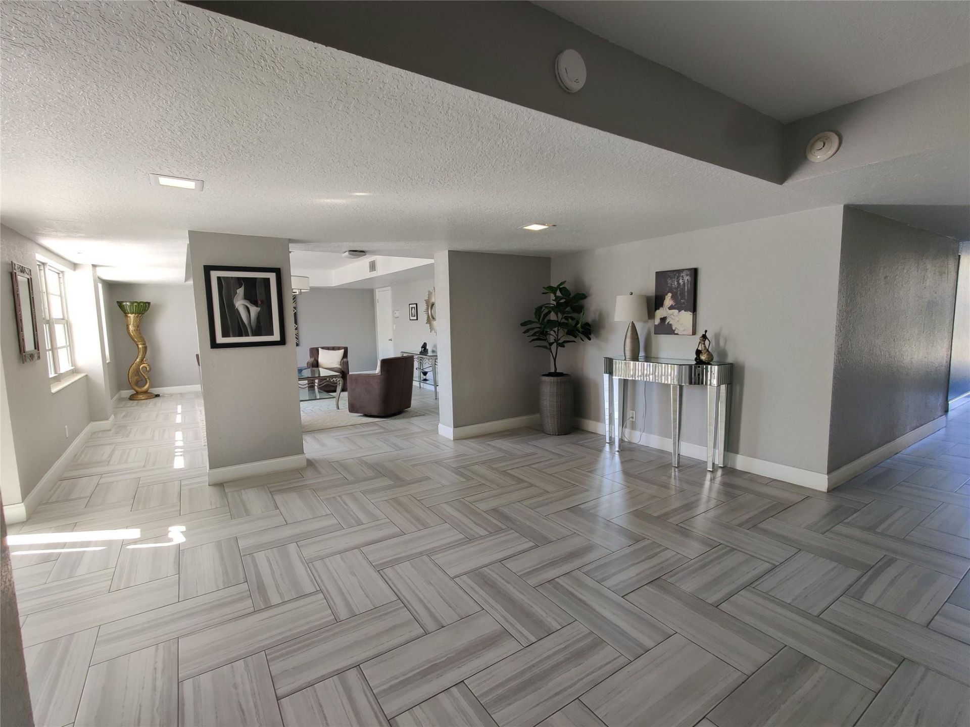 3051 NE 48th Street, Unit 205, Fort Lauderdale, FL 33308 Photo