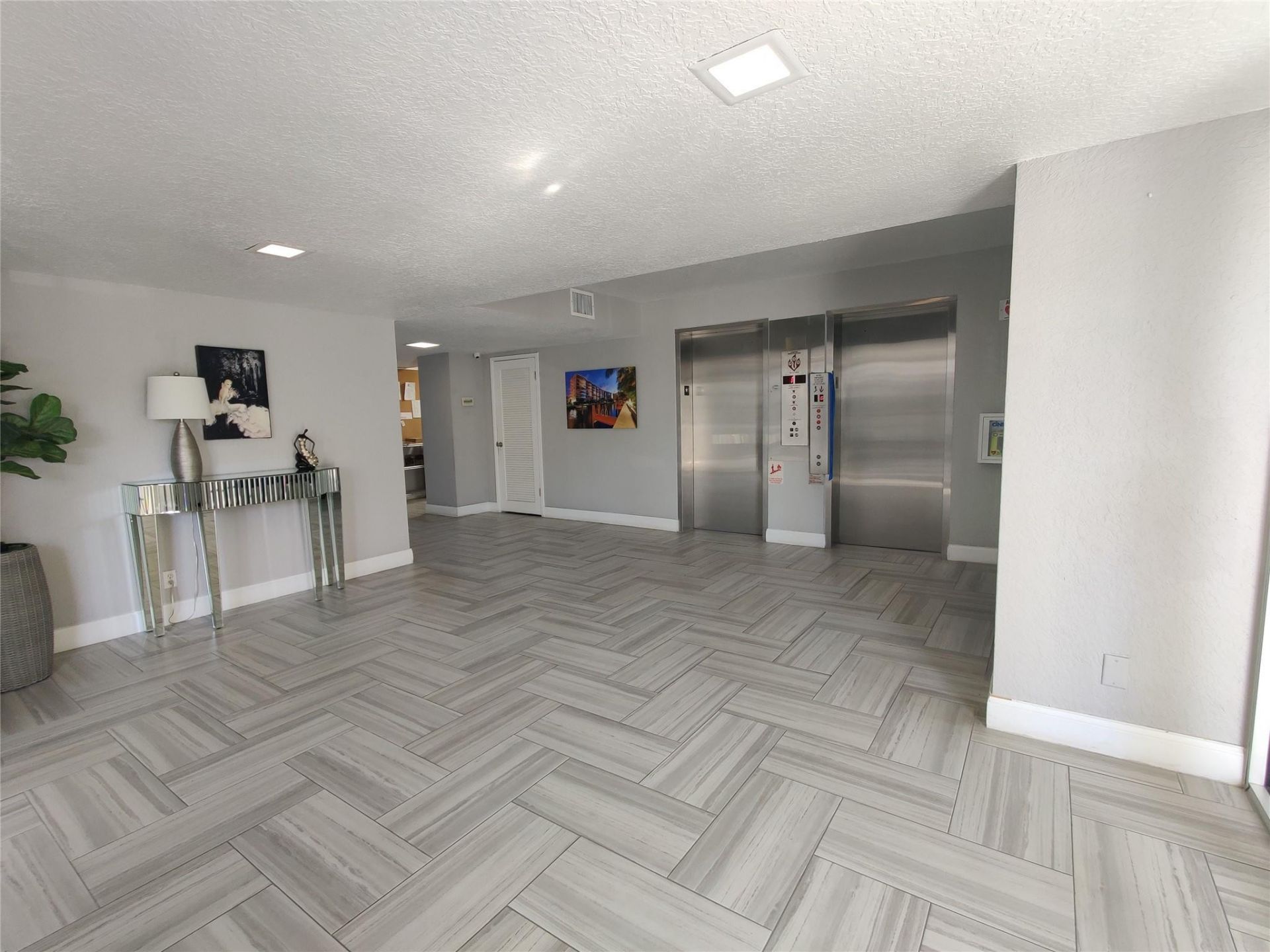 3051 NE 48th Street, Unit 205, Fort Lauderdale, FL 33308 Photo