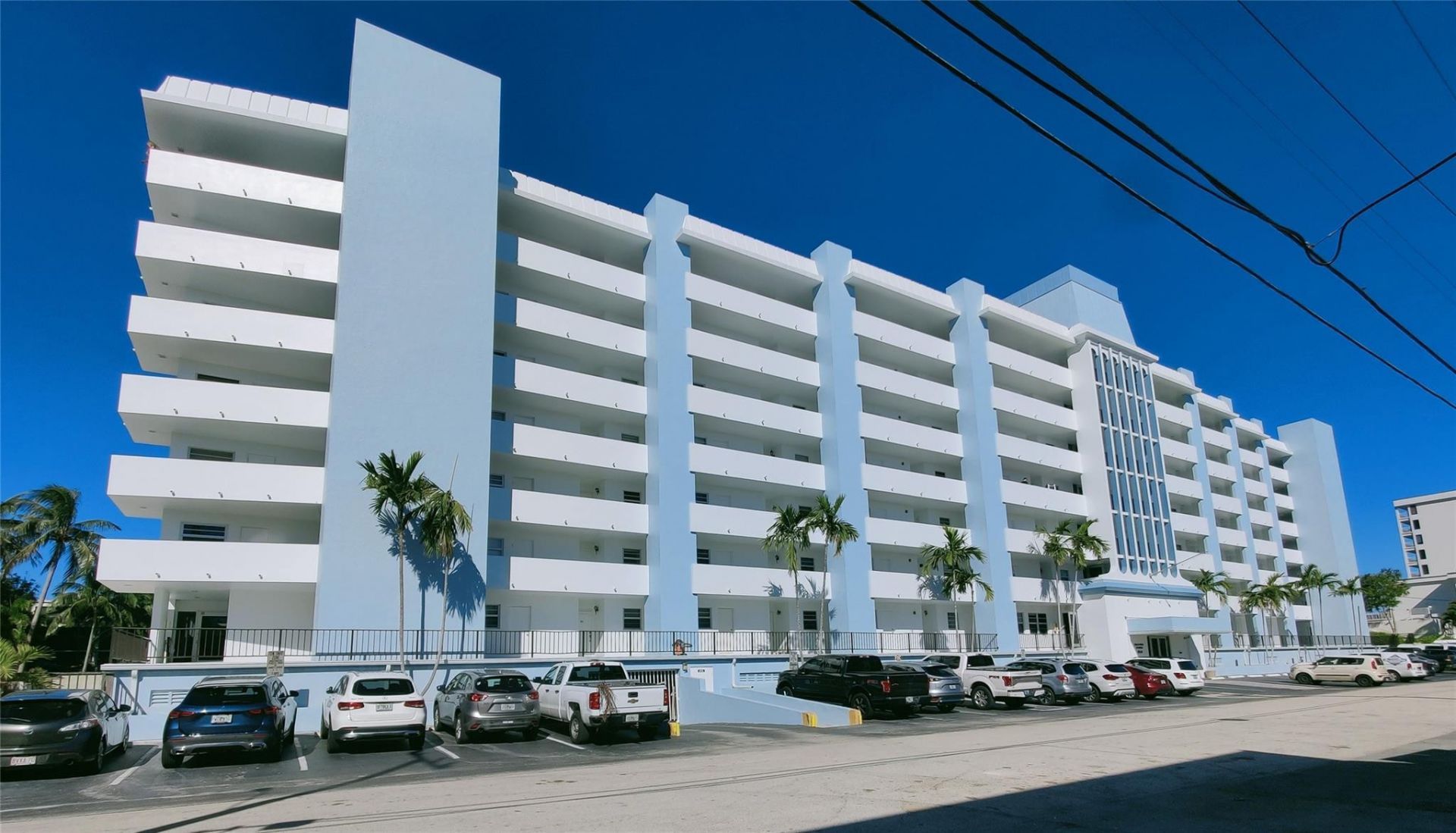 3051 NE 48th Street, Unit 205, Fort Lauderdale, FL 33308 Photo