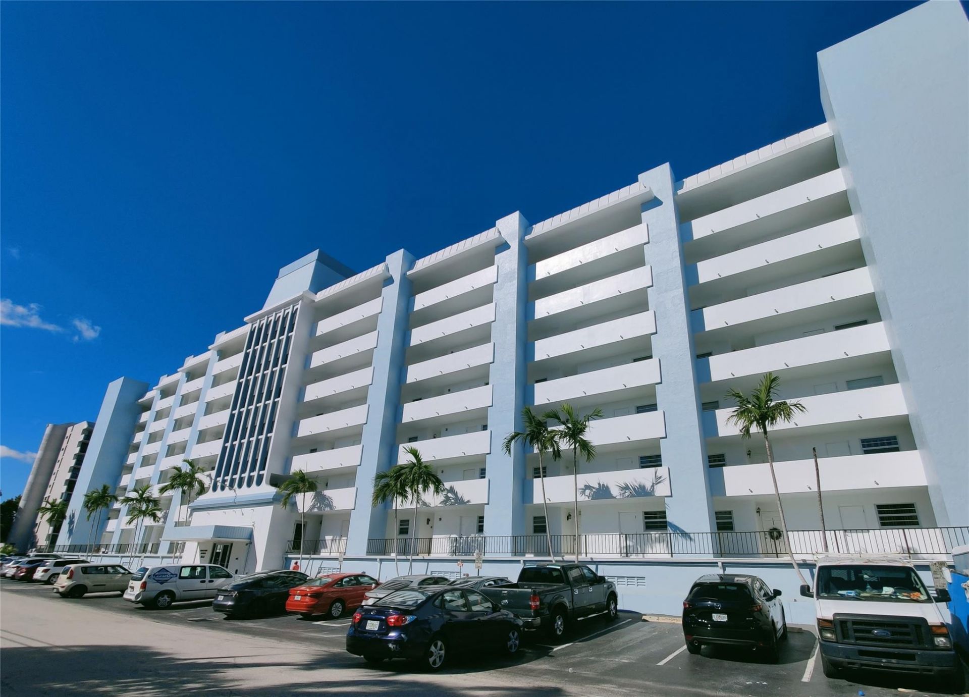 3051 NE 48th Street, Unit 205, Fort Lauderdale, FL 33308 Photo