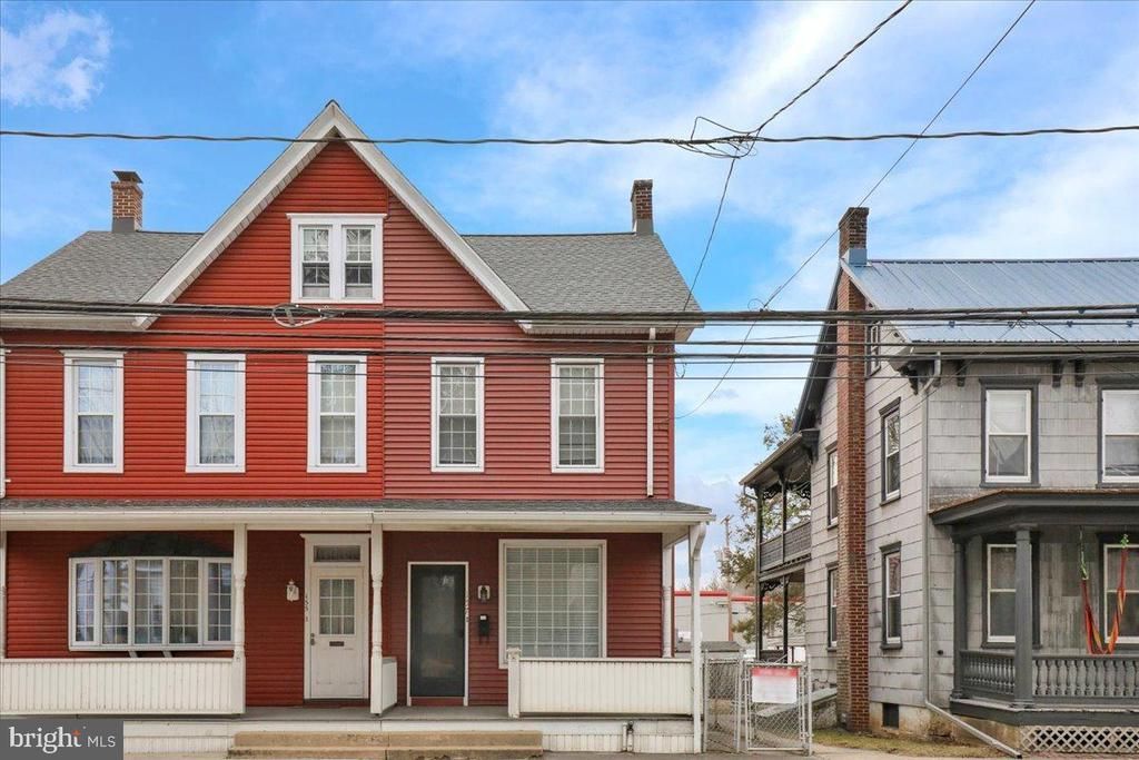 157 N TULPEHOCKEN STREET, PINE GROVE, PA 17963