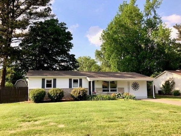 1430 E Grand Avenue , Carbondale, IL 62902