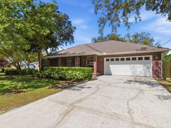 2775 Riverside Landing Drive, Navarre, FL 32566