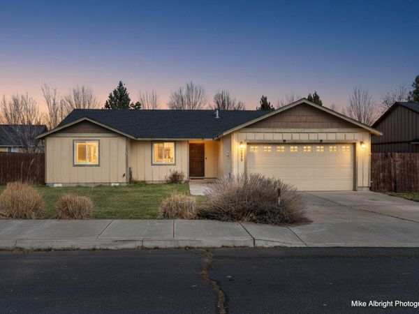 2215 SW Stonehedge Court, Redmond, OR 97756