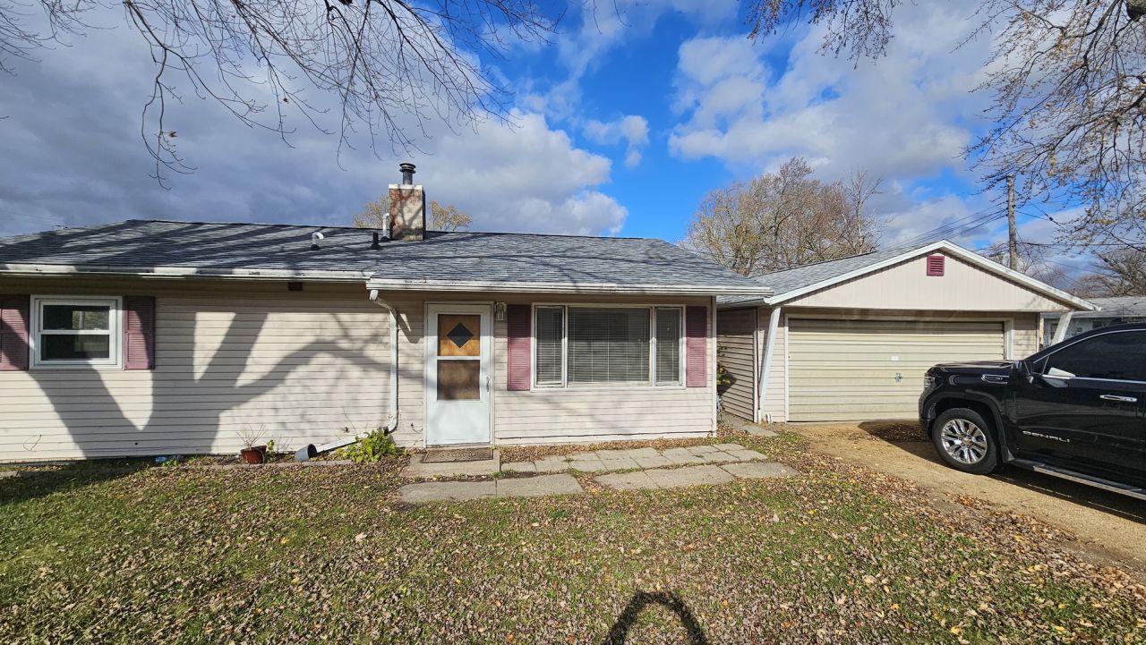 1702 Oak Grove Avenue, Sterling, IL 61081 Main Photo