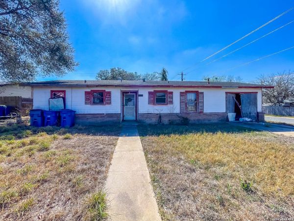 1000 Crockett, Beeville, TX 78102