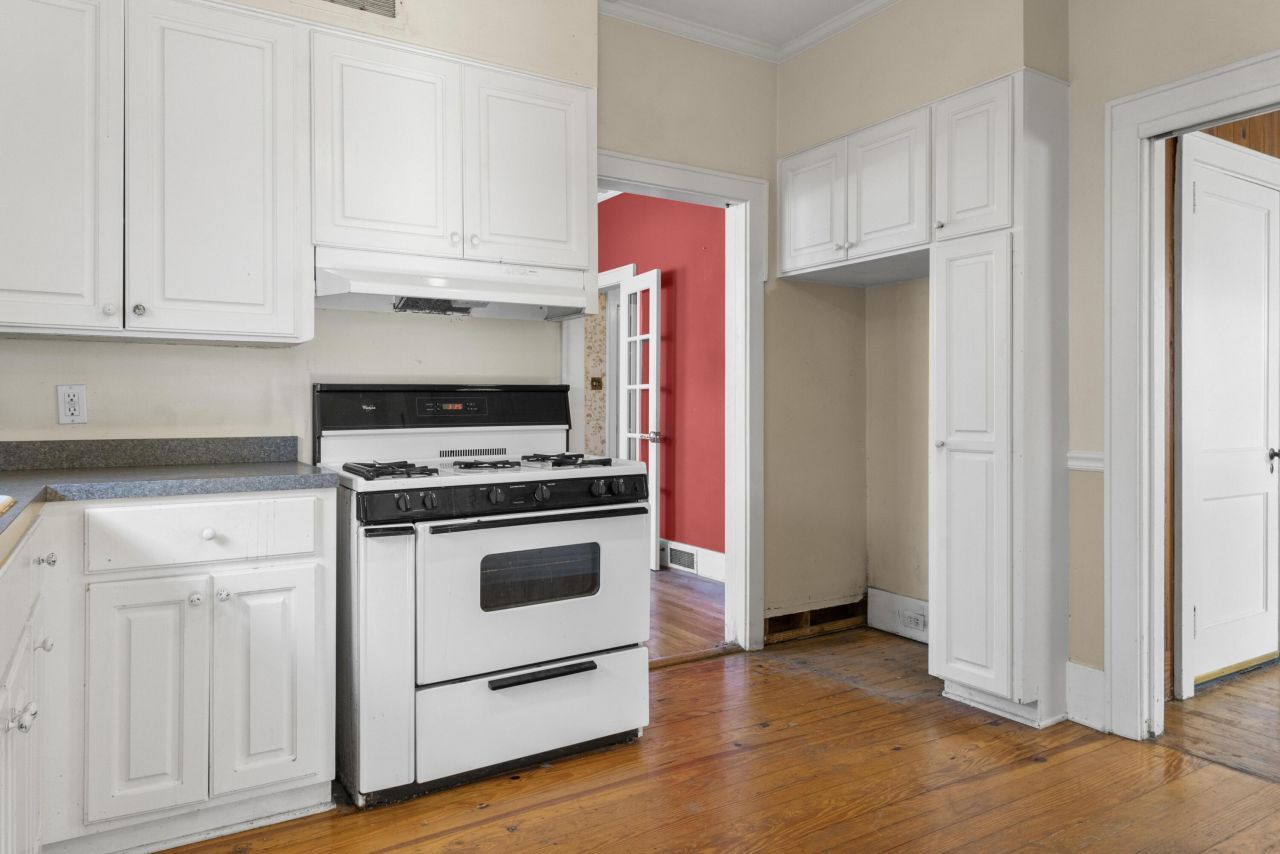 1905 Broughton Street Photo 10