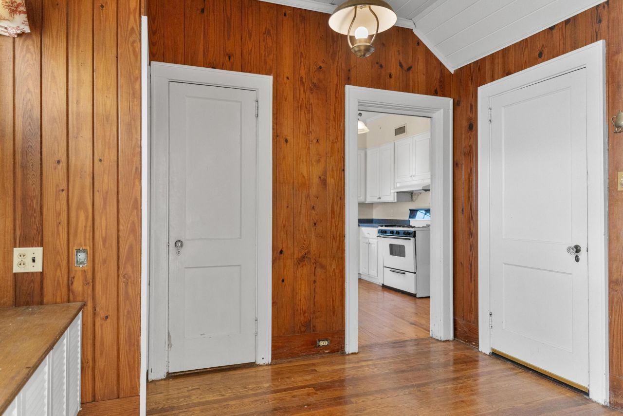 1905 Broughton Street Photo 11