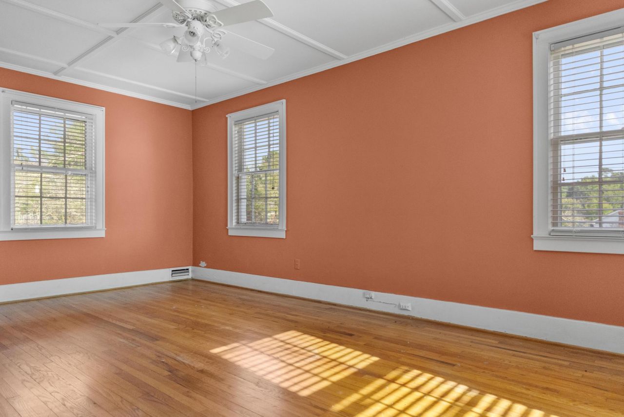 1905 Broughton Street Photo 14