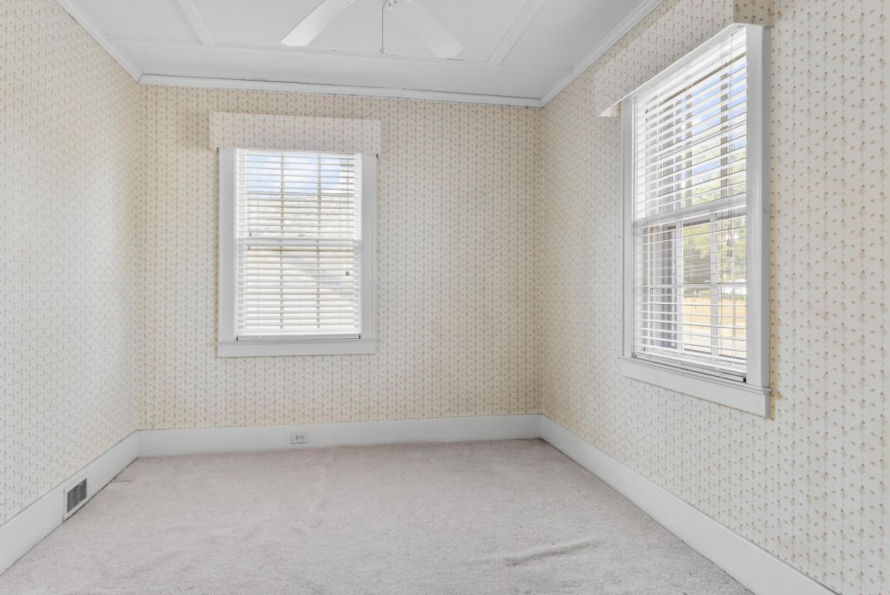 1905 Broughton Street Photo 15