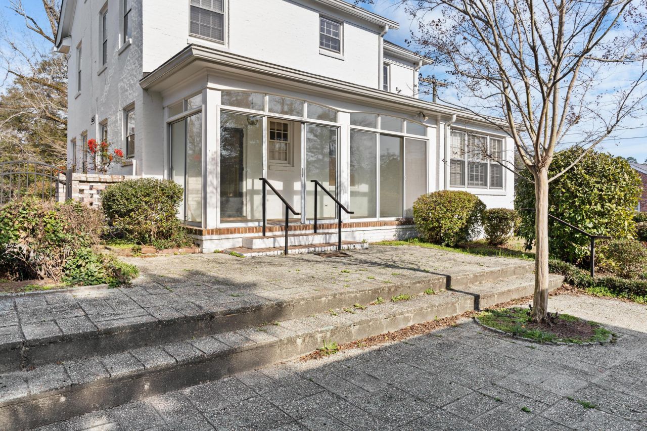 1905 Broughton Street Photo 21