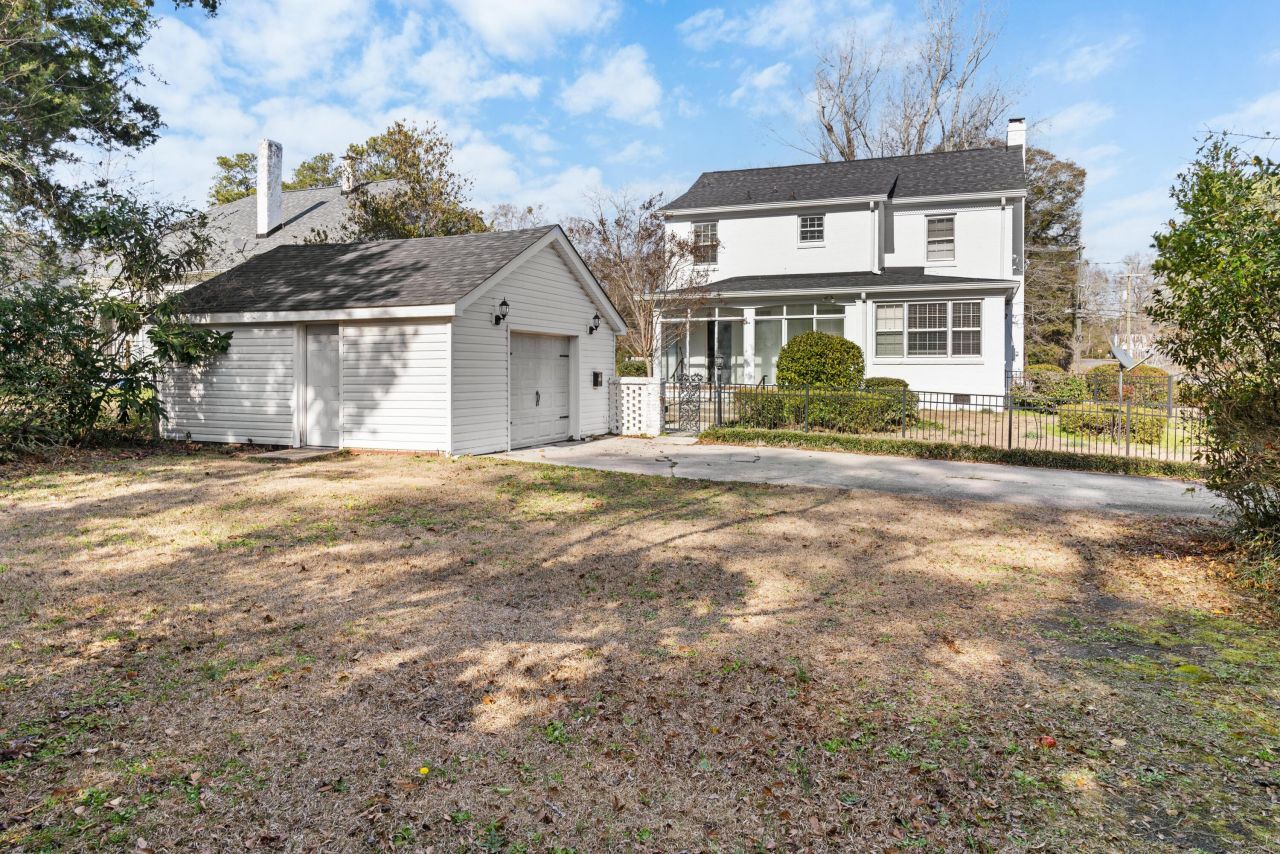 1905 Broughton Street Photo 22