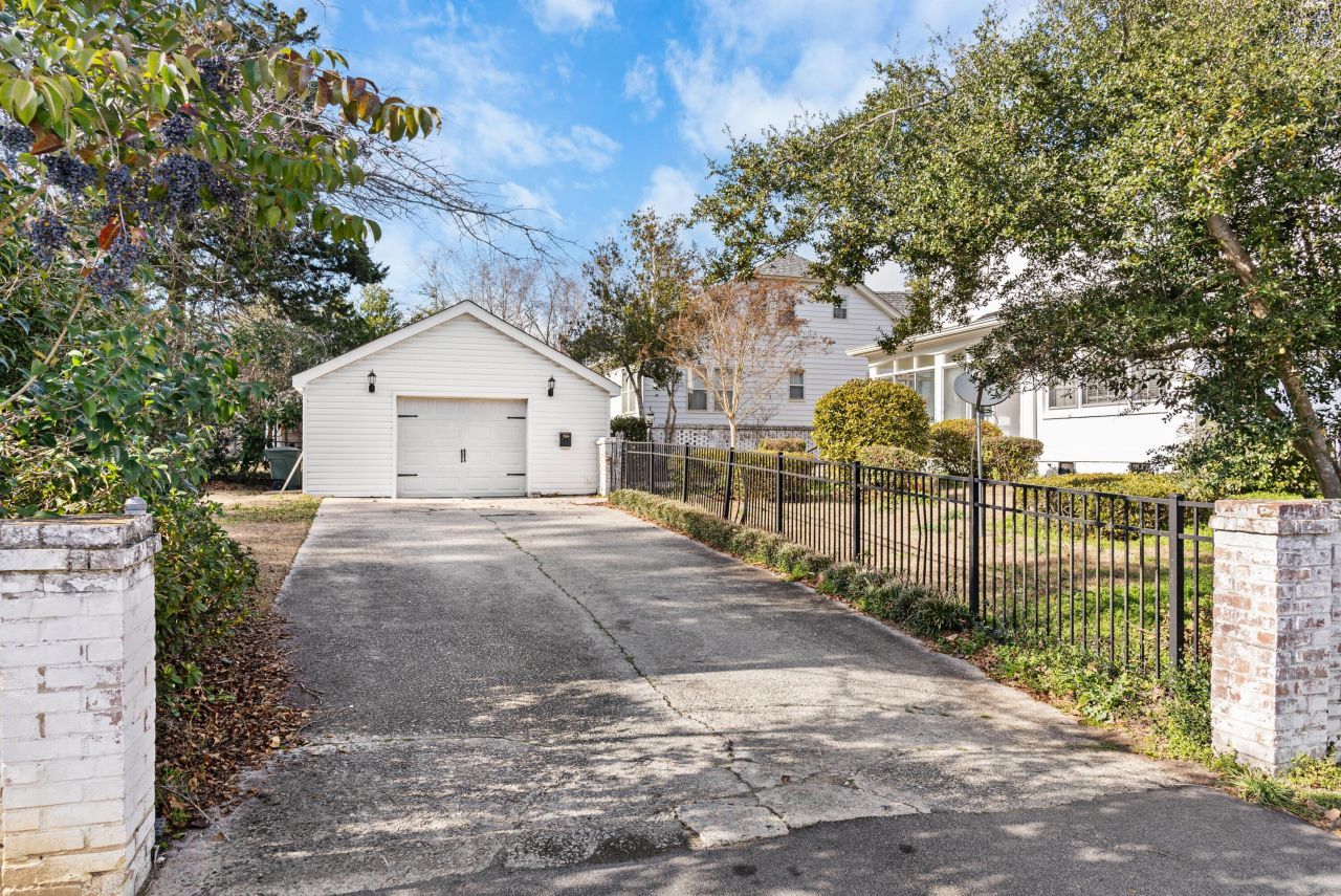 1905 Broughton Street Photo 23