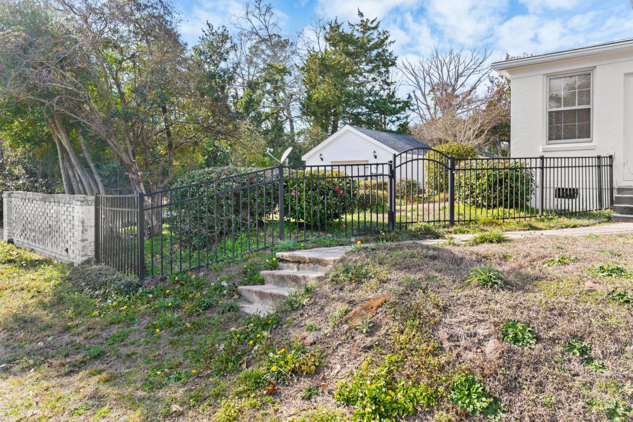 1905 Broughton Street Photo 24