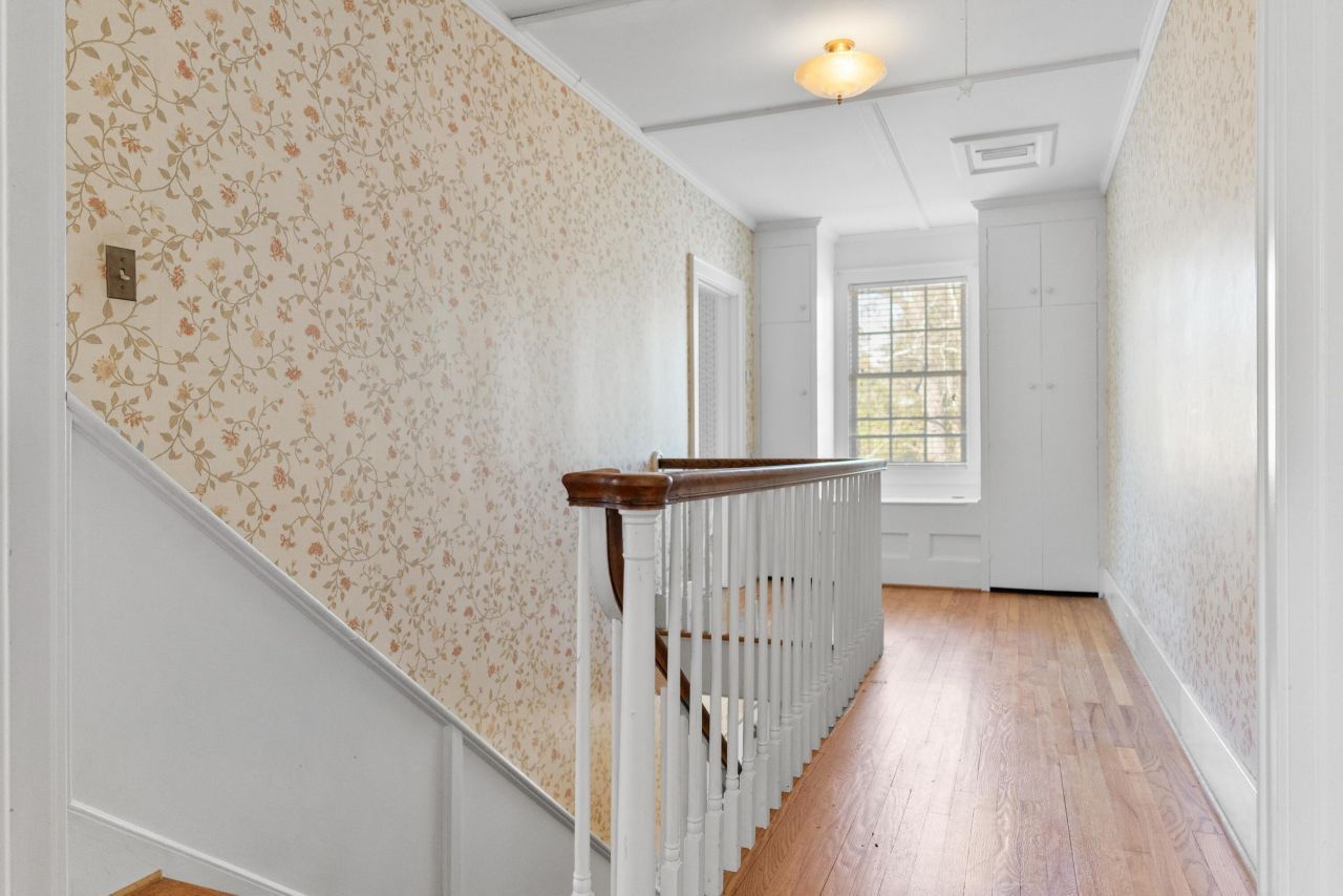 1905 Broughton Street Photo 4