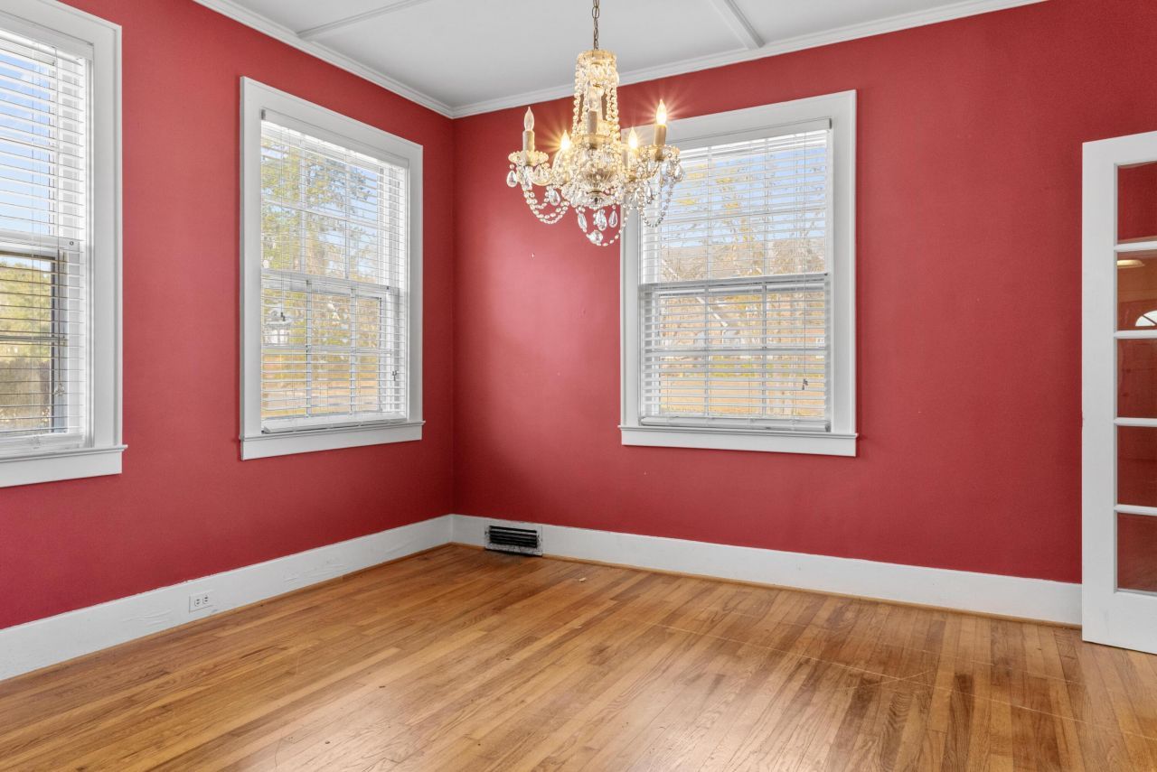 1905 Broughton Street Photo 6