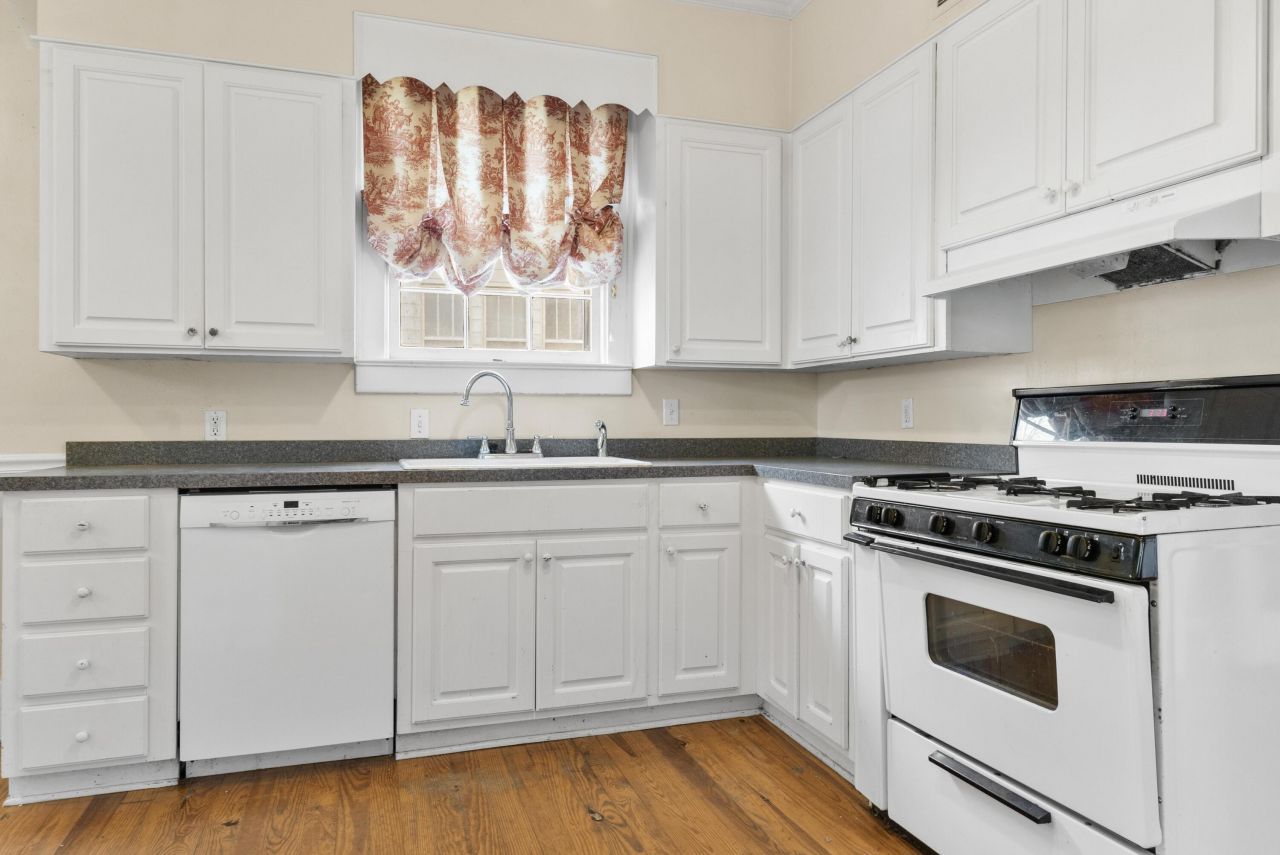 1905 Broughton Street Photo 7