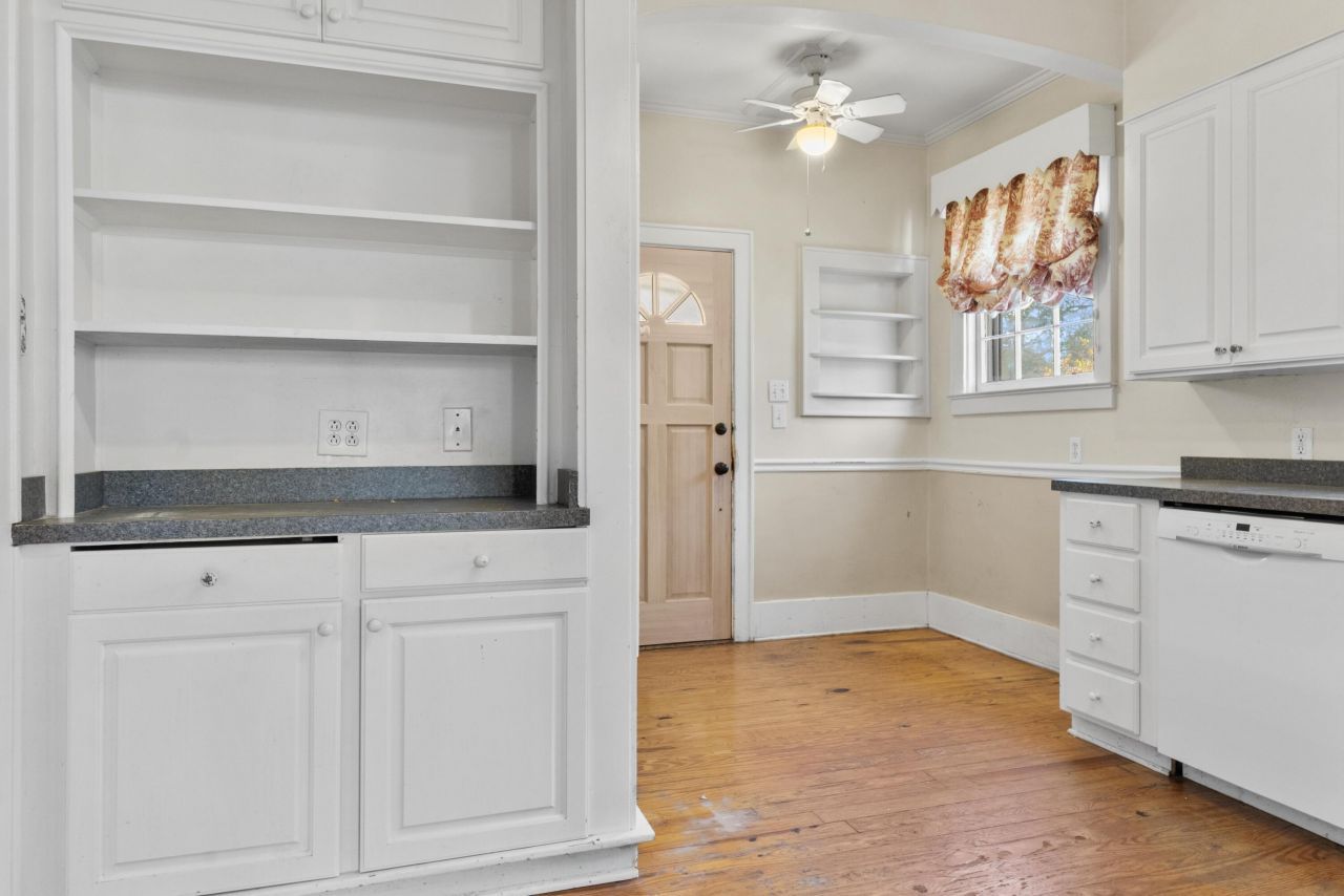 1905 Broughton Street Photo 9