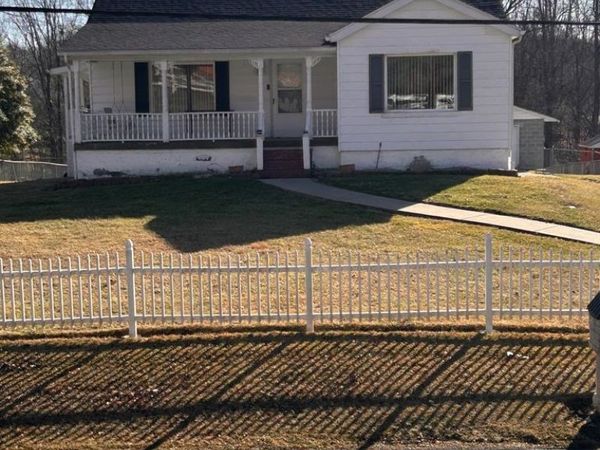 1023 Jones Ave., OAK HILL, WV 25901