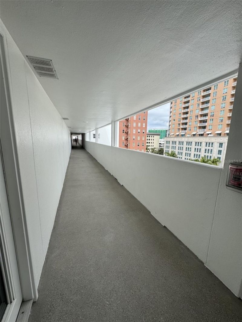 33 S Gulfstream Avenue, Unit 708, Sarasota, FL 34236 Photo