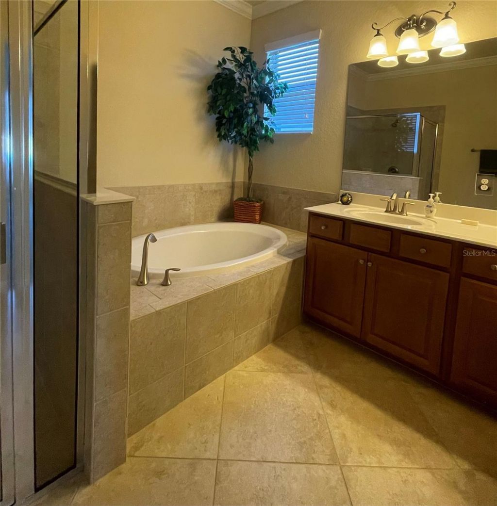 307 Whispering Palms Lane, Bradenton, FL 34212 Photo