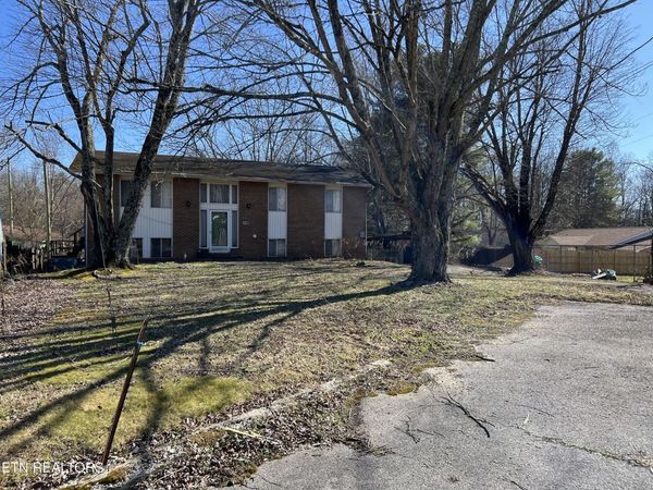 978 Camp St, Wartburg, TN 37887