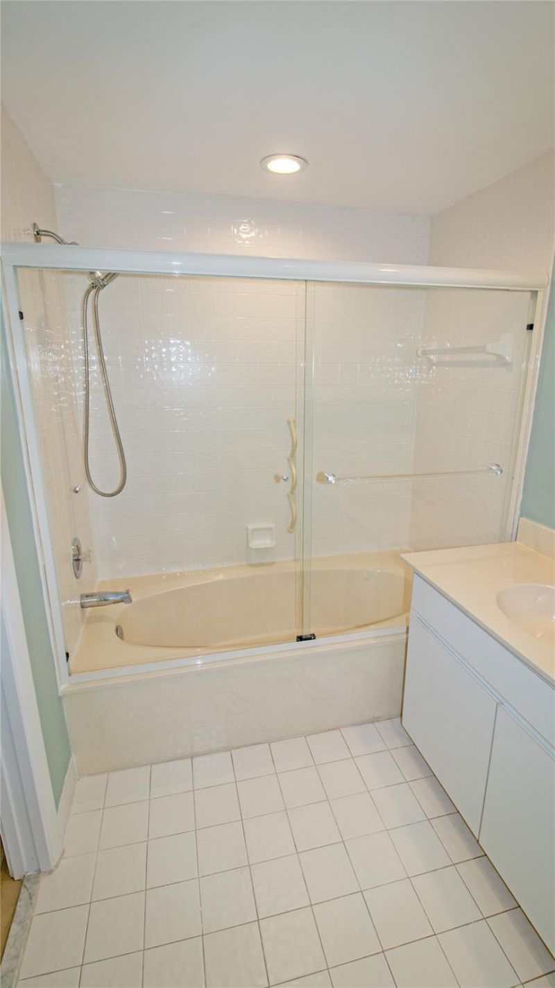 221 NE Plantation Road, Unit 213, Stuart, FL 34996 Photo