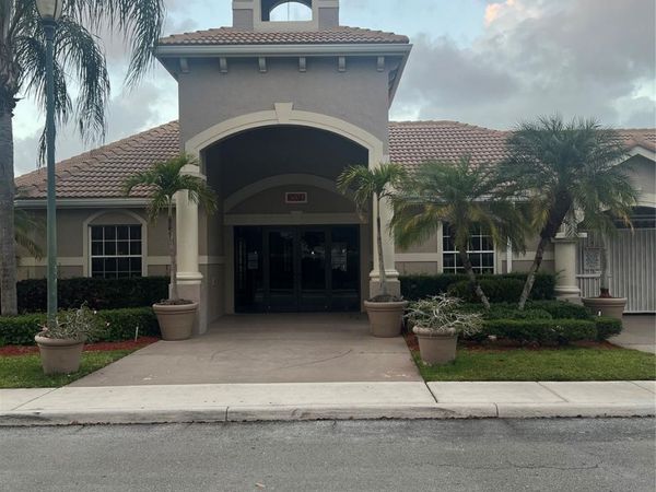 5031 Wiles Rd, Unit 202, Coconut Creek, FL 33073
