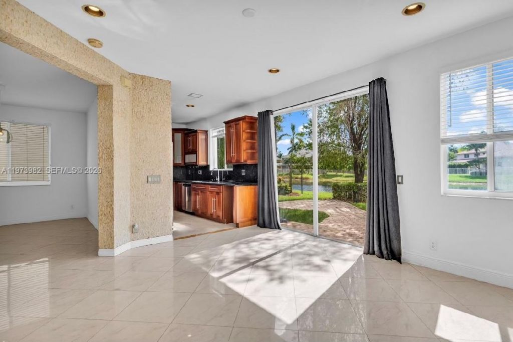 1386 Canary Island Dr , Weston, FL 33327 Photo