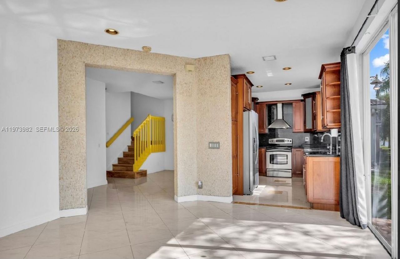 1386 Canary Island Dr , Weston, FL 33327 Photo