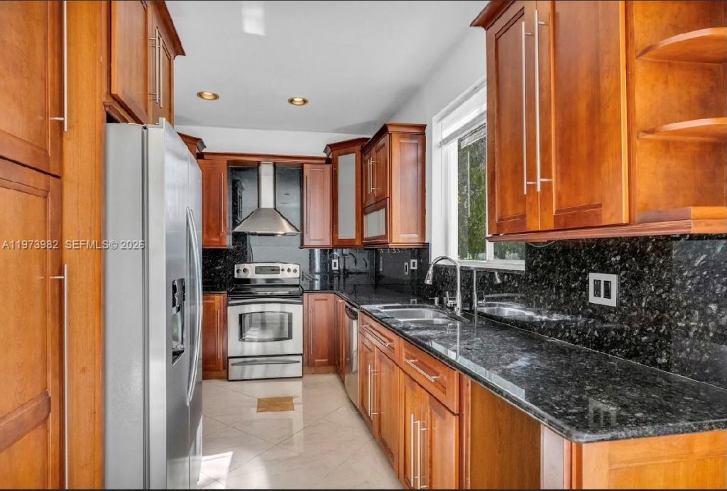 1386 Canary Island Dr , Weston, FL 33327 Photo