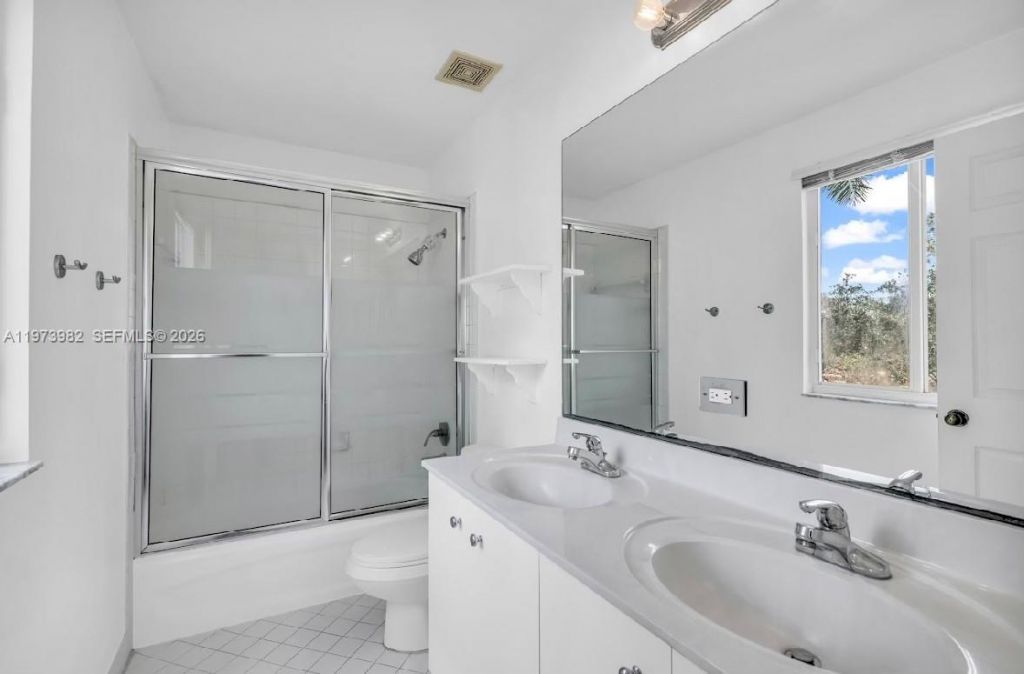 1386 Canary Island Dr , Weston, FL 33327 Photo