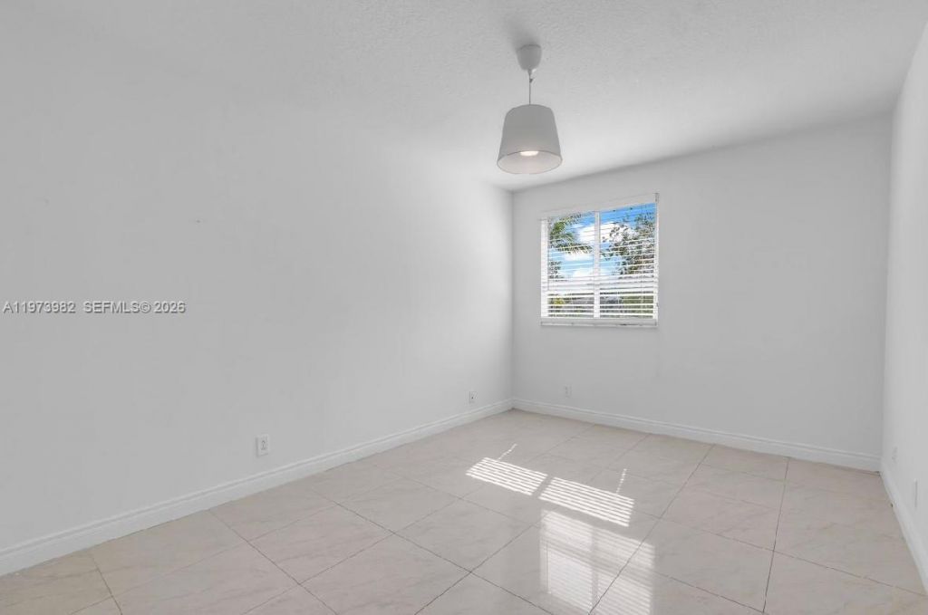 1386 Canary Island Dr , Weston, FL 33327 Photo
